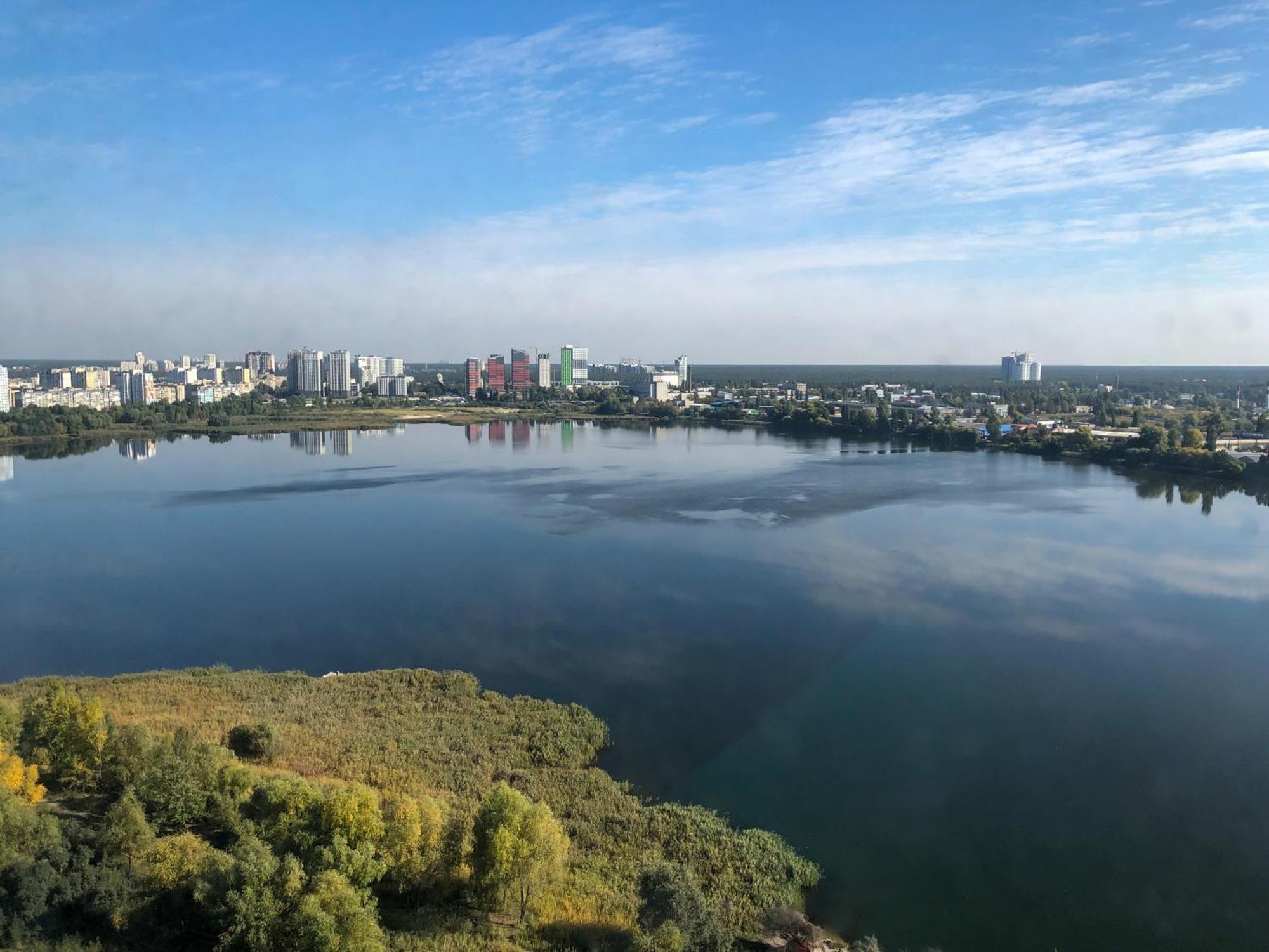 нова з чудовим краєвидом на озеро * Київ